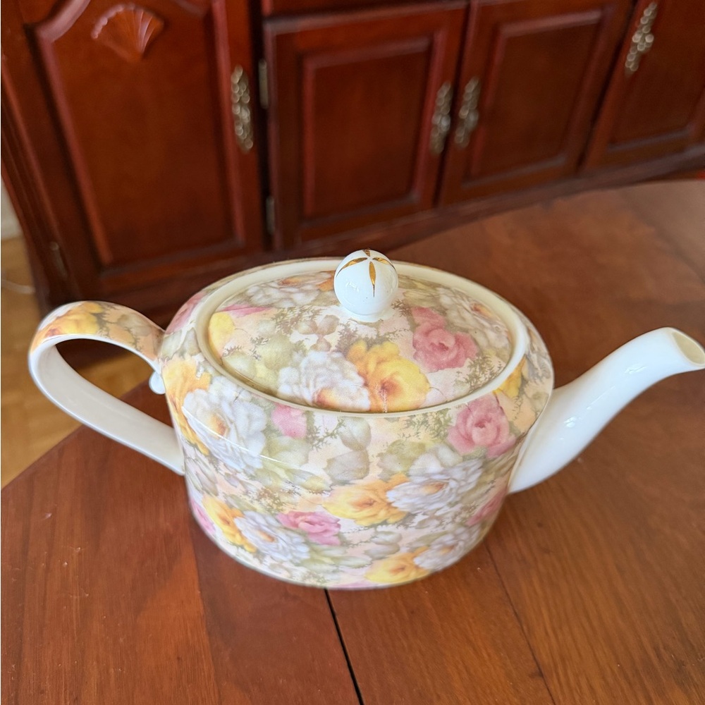 Staffordshire Royal Garden Chintz Teapot in Yellow and Pink